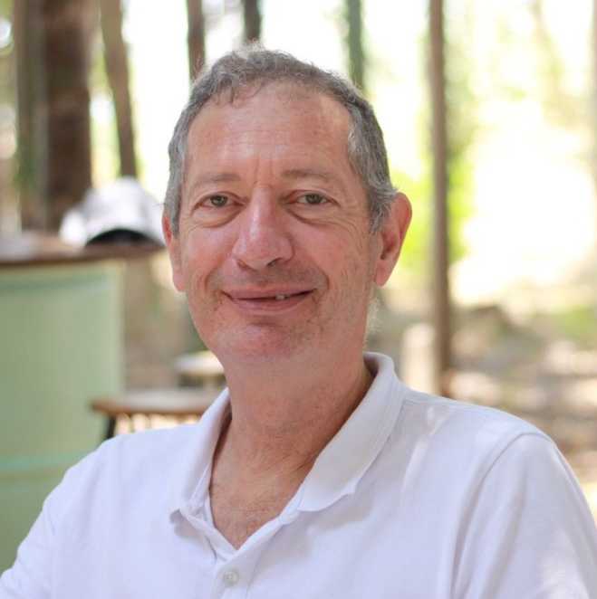 אלון מוסקונה, מורה לפיזיקה