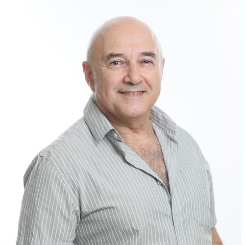 שפיטלניק ראובן מורה לפיזיקה, מדע חישובי ולפיזיקה מחקרית. מפתח וראש מגמה של פיזיקה מחקרית